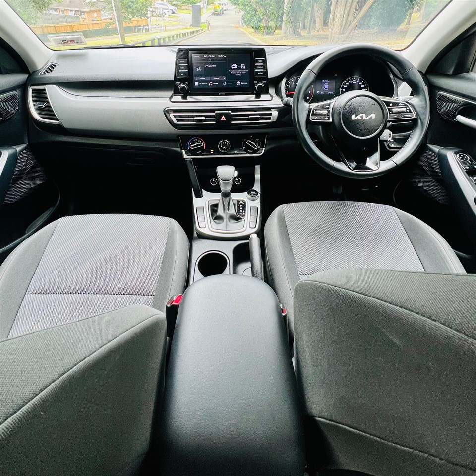 2022 Kia Seltos LX 2.0P/IV Carousel 1
