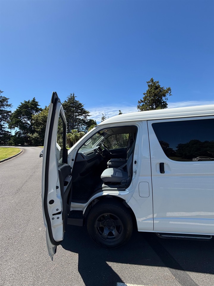2008 Toyota Hiace Carousel 19