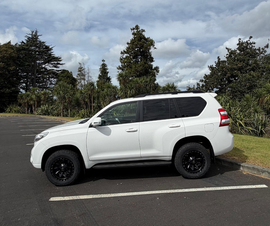 2016 Toyota Landcruiser prado GX 2.8D/4WD/6AT/SW/5 Carousel 15