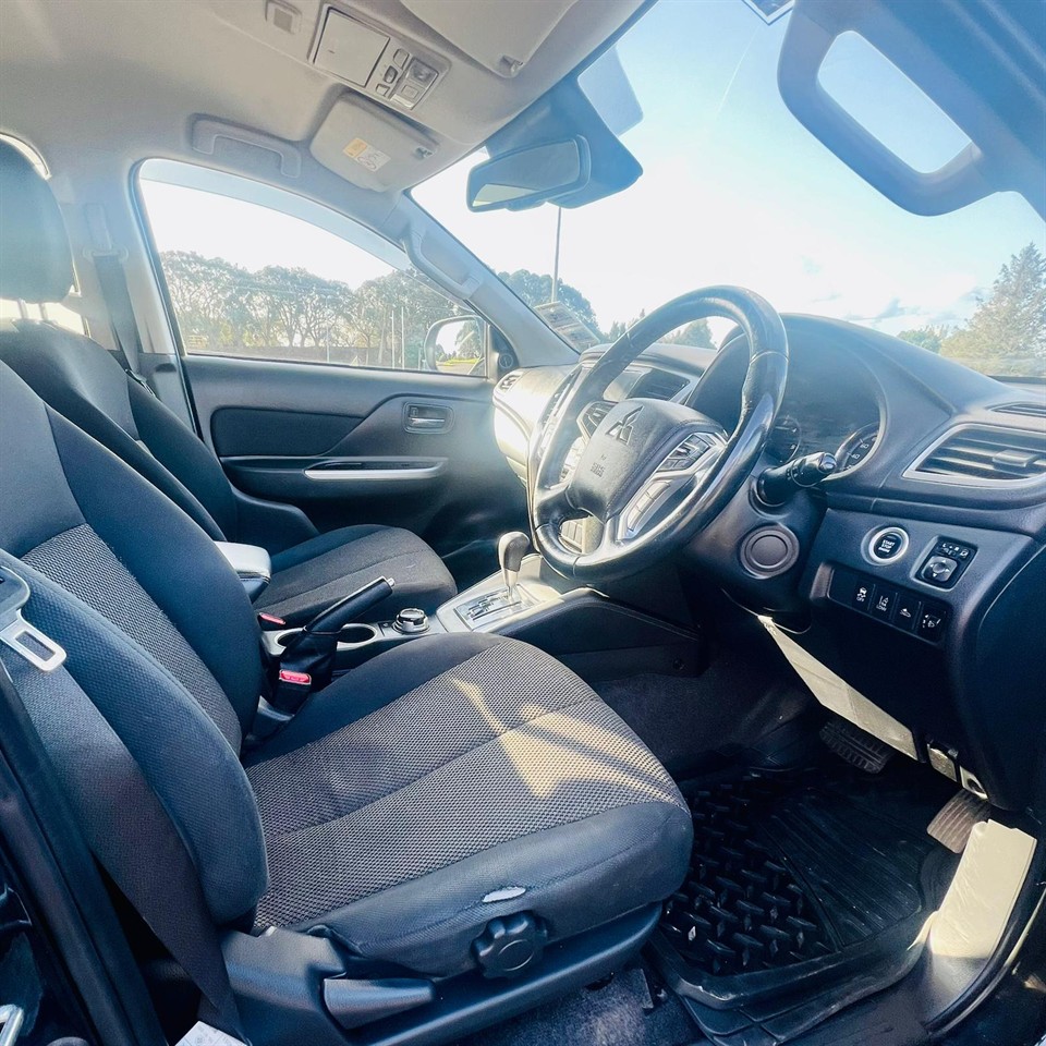 2022 Mitsubishi Triton DC GLSB 4WD 6AT 2.4D Carousel 6