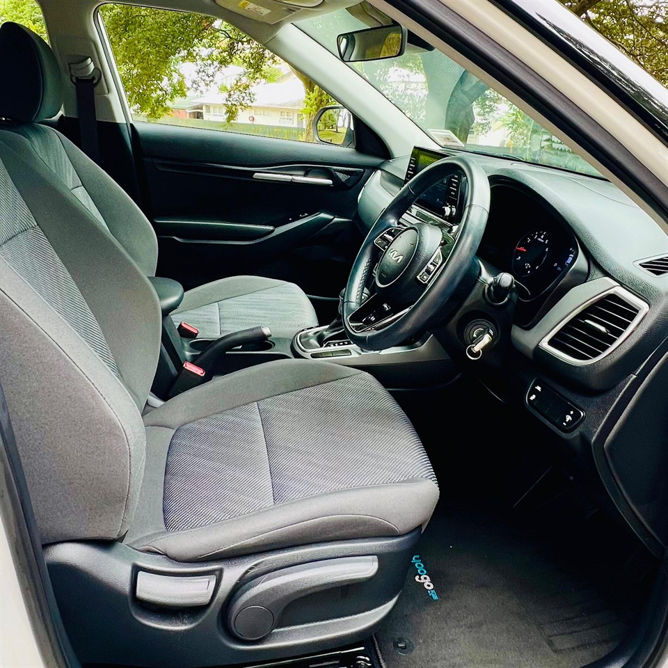 2022 Kia Seltos LX 2.0P/IV Carousel 3