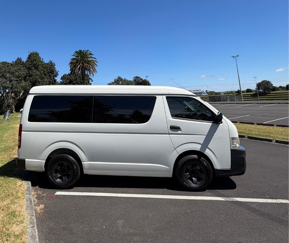2008 Toyota Hiace Carousel 16