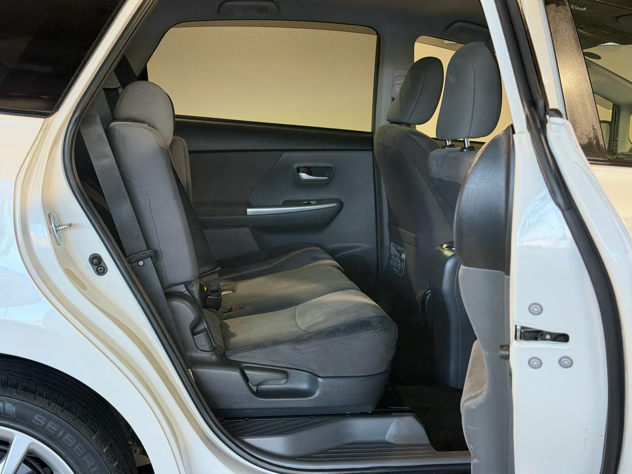 2013 Toyota Prius ALPHA S-TOURING Carousel 10