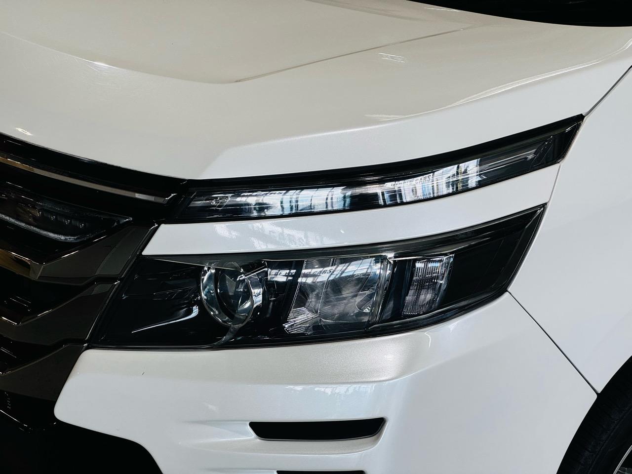 2014 Toyota Voxy Hybrid - V Grade Carousel 7