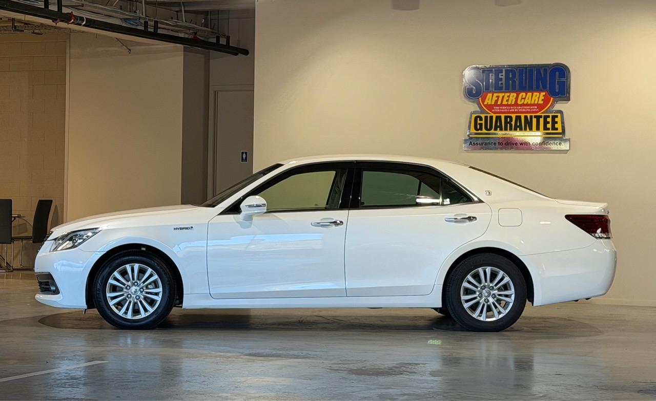 2013 Toyota Crown Hybrid Royal Saloon Carousel 14
