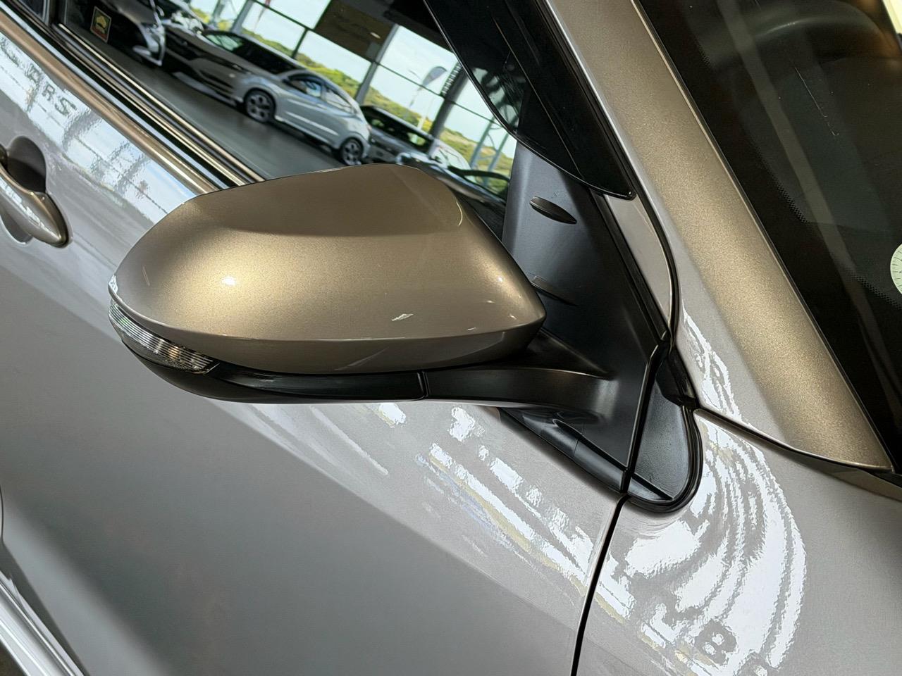 2021 Toyota Yaris Hybrid X Carousel 3