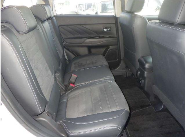 2017 Mitsubishi Outlander PHEV -G Navi Package Carousel 9