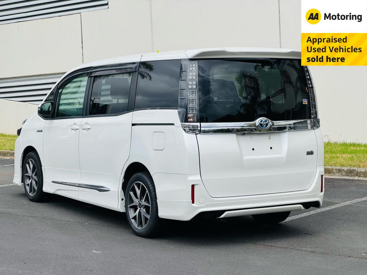 2014 Toyota Voxy Hybrid - V Grade Carousel 13