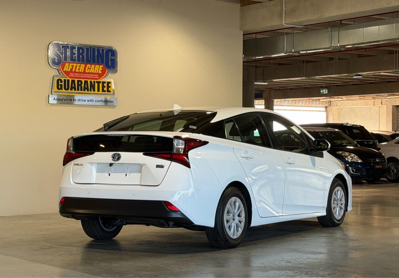 2021 Toyota Prius S -Grade Carousel 17