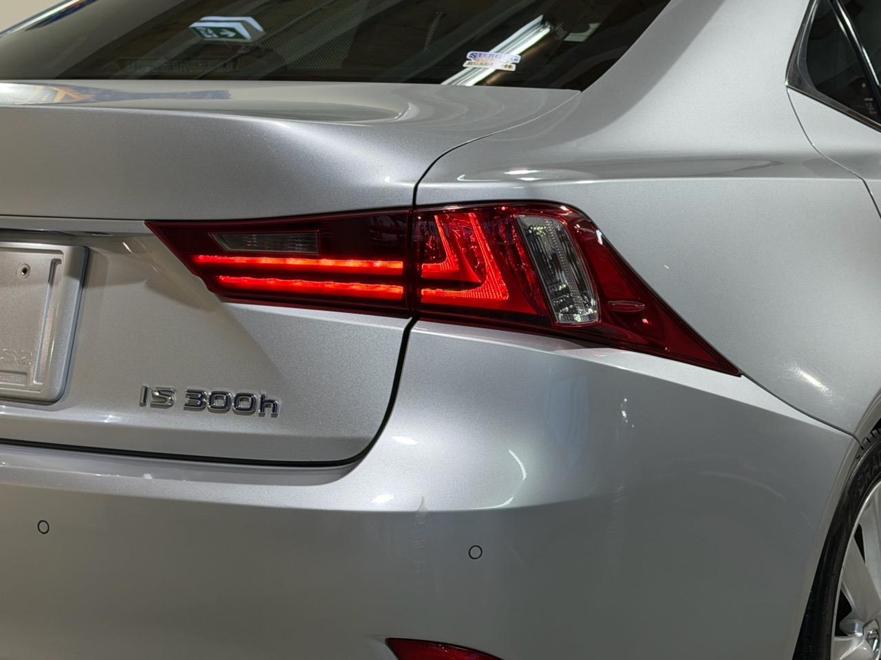 2013 Lexus IS 300h Version L Carousel 18