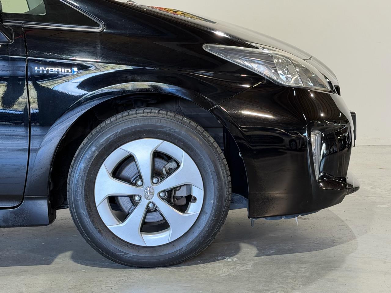 2015 Toyota Prius S -Grade Carousel 2
