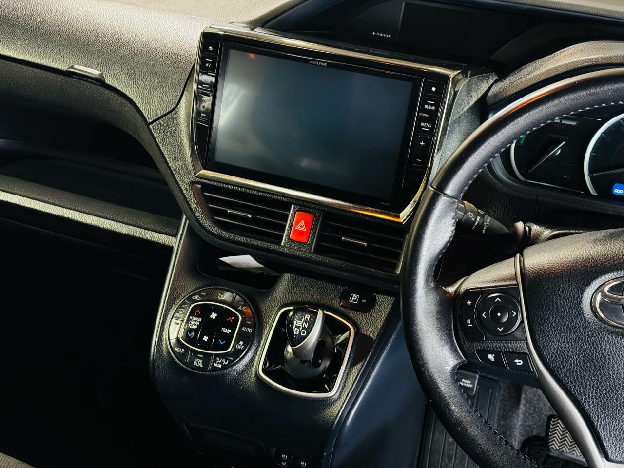 2014 Toyota Voxy Hybrid - V Grade Carousel 4