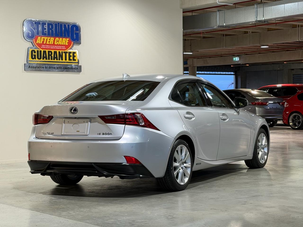2013 Lexus IS 300h Version L Carousel 17
