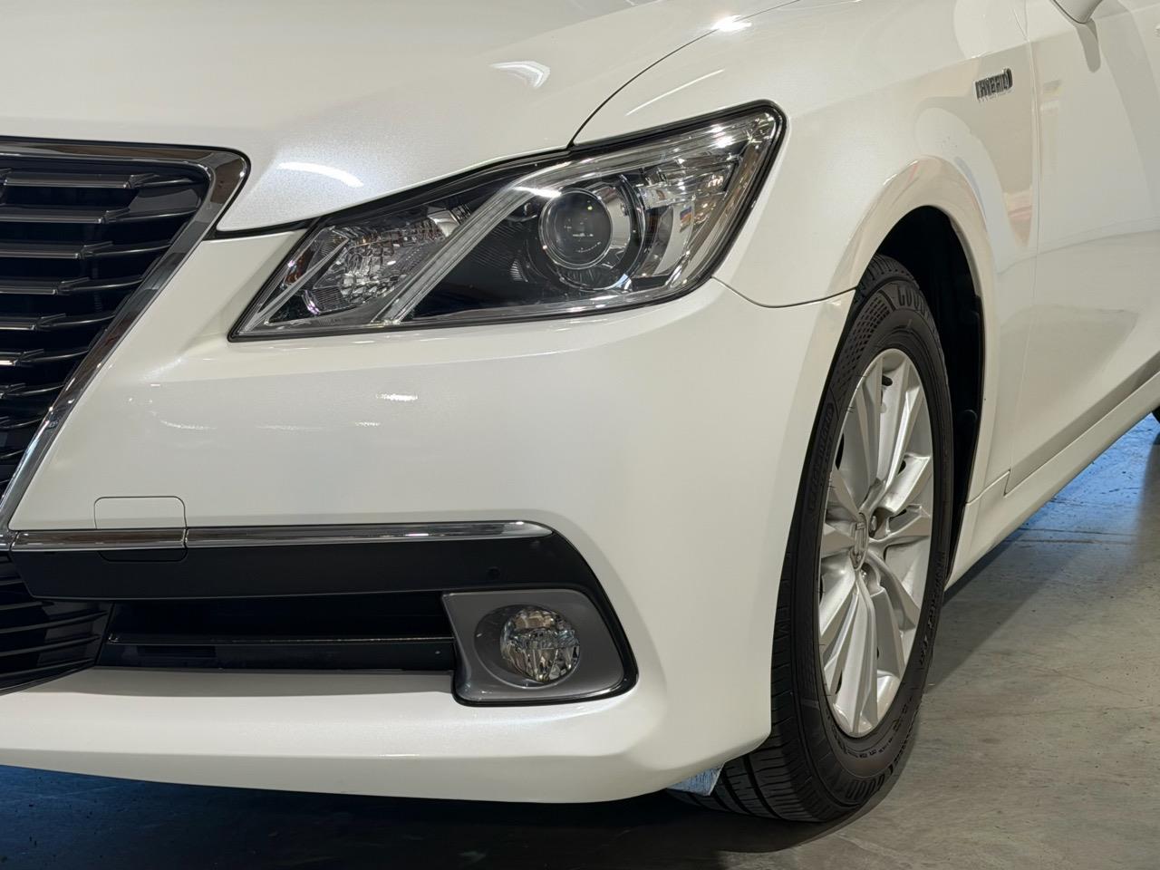 2013 Toyota Crown Hybrid Royal Saloon Carousel 13