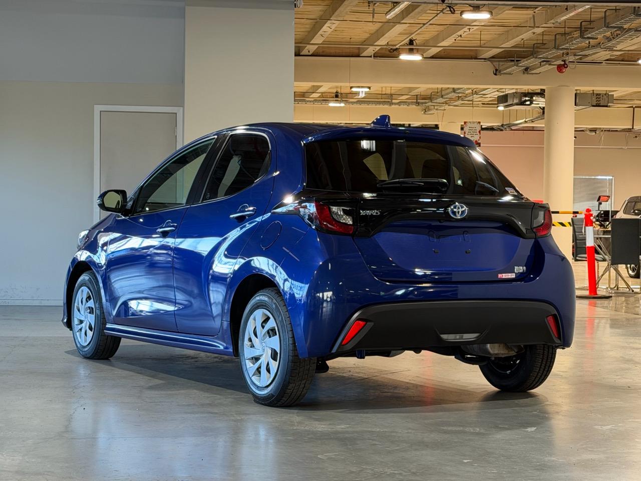 2022 Toyota Yaris Hybrid X Carousel 11