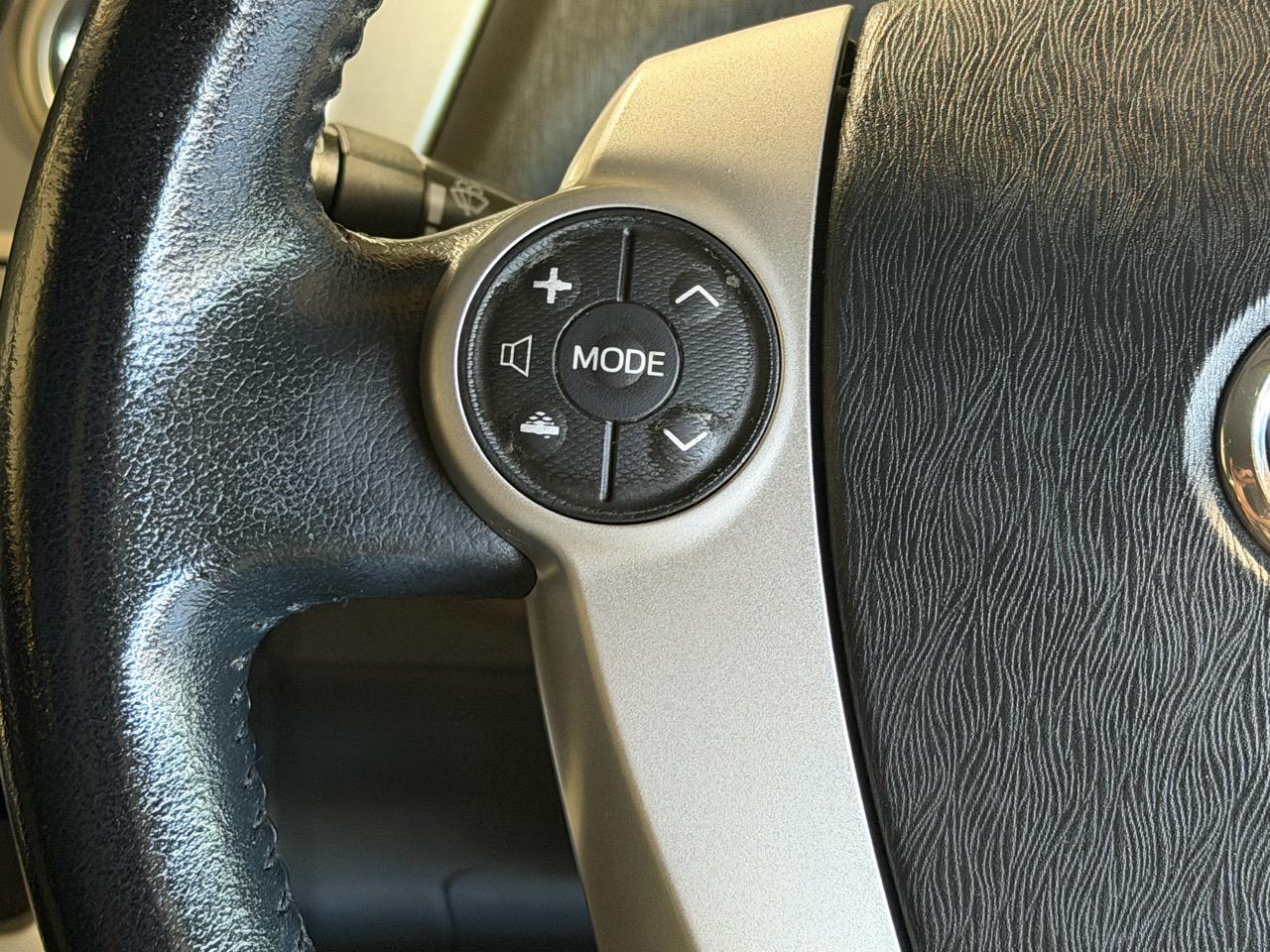 2013 Toyota Prius ALPHA S-TOURING Carousel 7