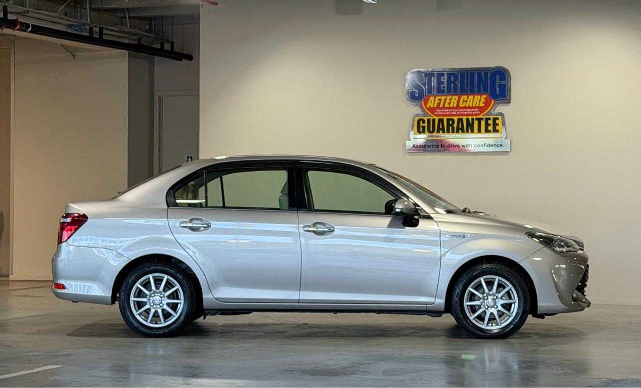 2015 Toyota Corolla Axio Hybrid G-Grade Collage 1