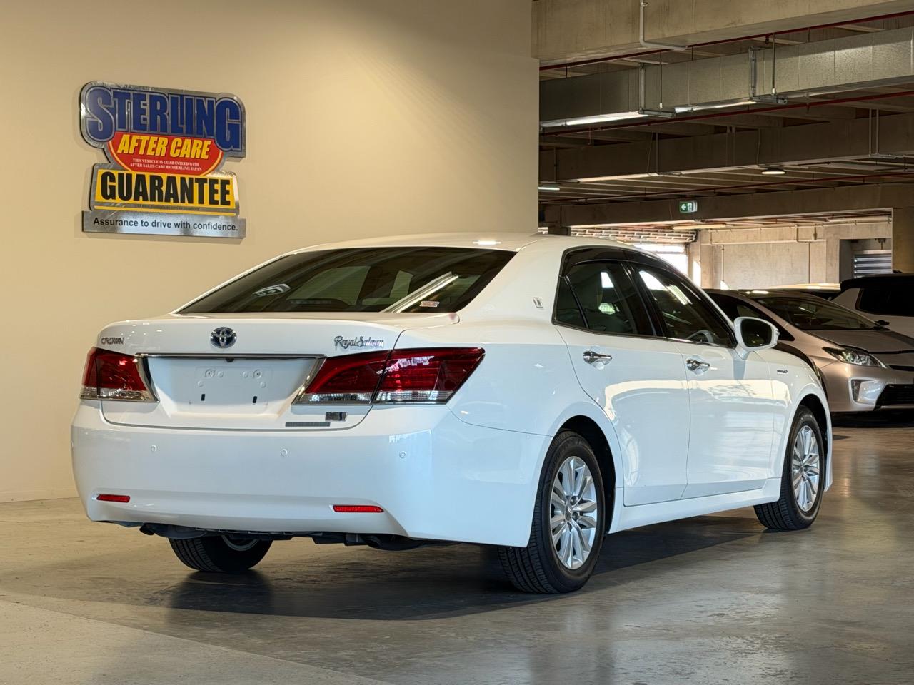 2013 Toyota Crown Hybrid Royal Saloon Carousel 17