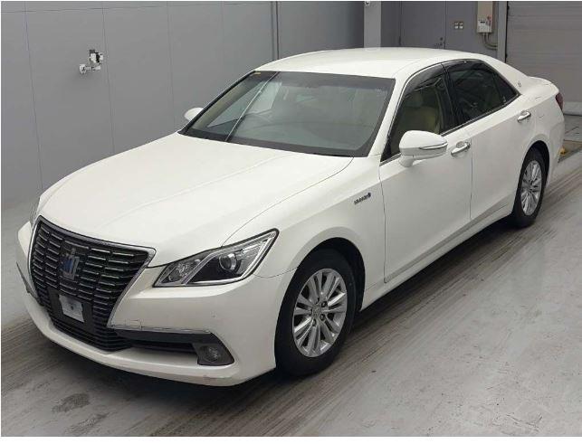2013 Toyota Crown Hybrid Royal Saloon Collage 1