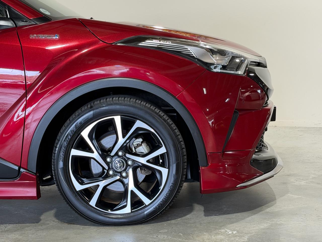 2017 Toyota C-HR G- LED GRADE Collage 2