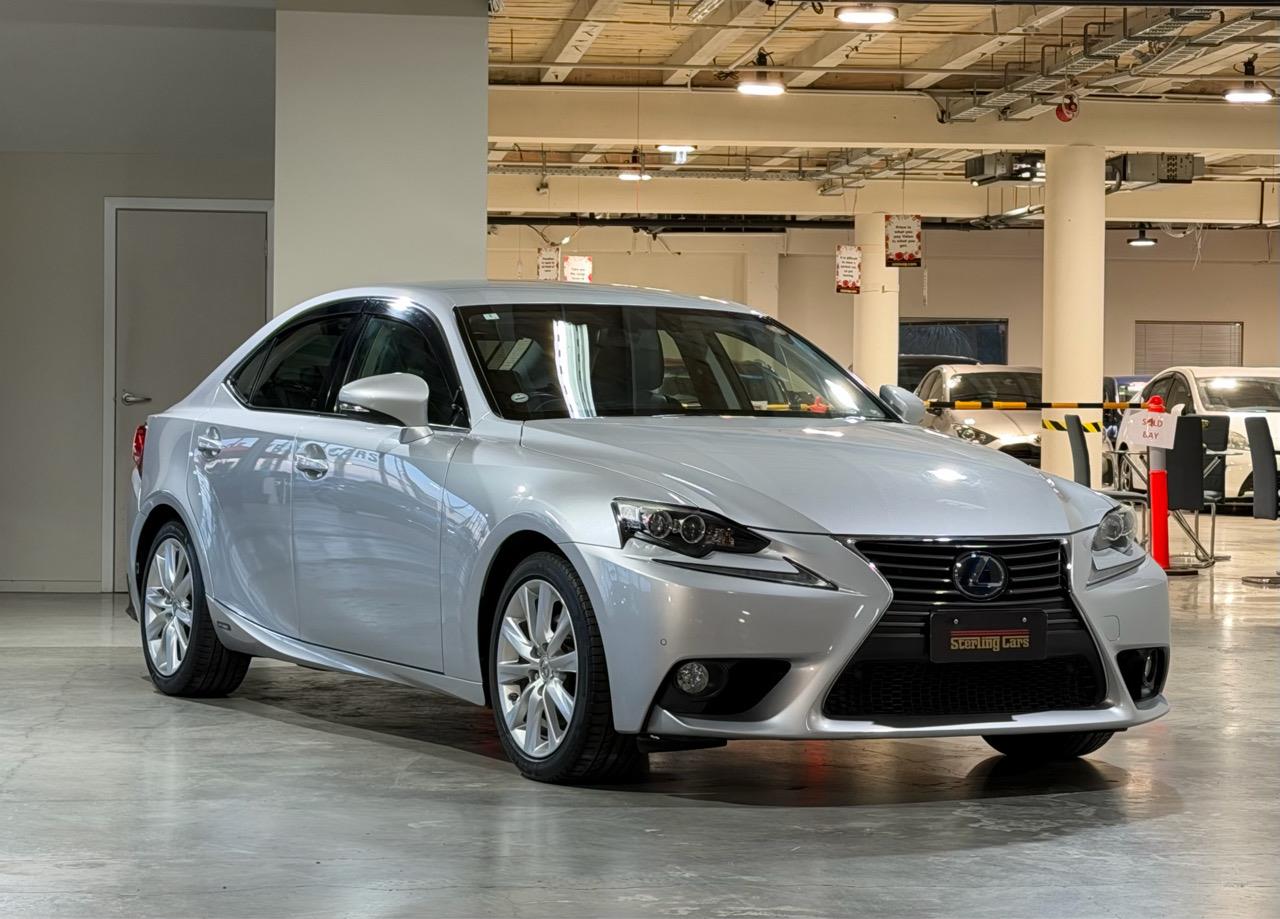 2013 Lexus IS 300h Version L