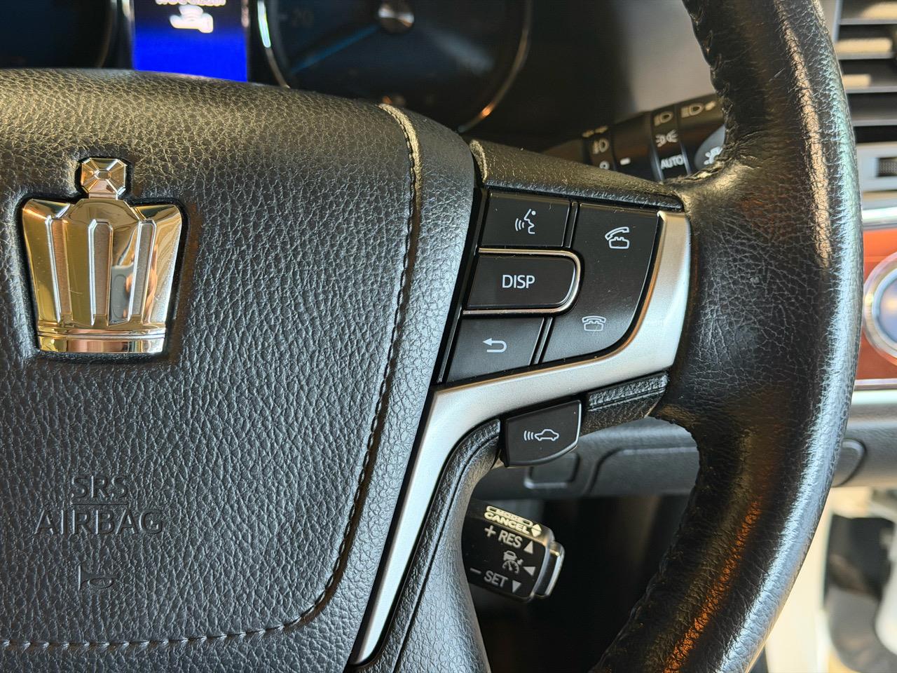 2013 Toyota Crown Hybrid Royal Saloon Carousel 8