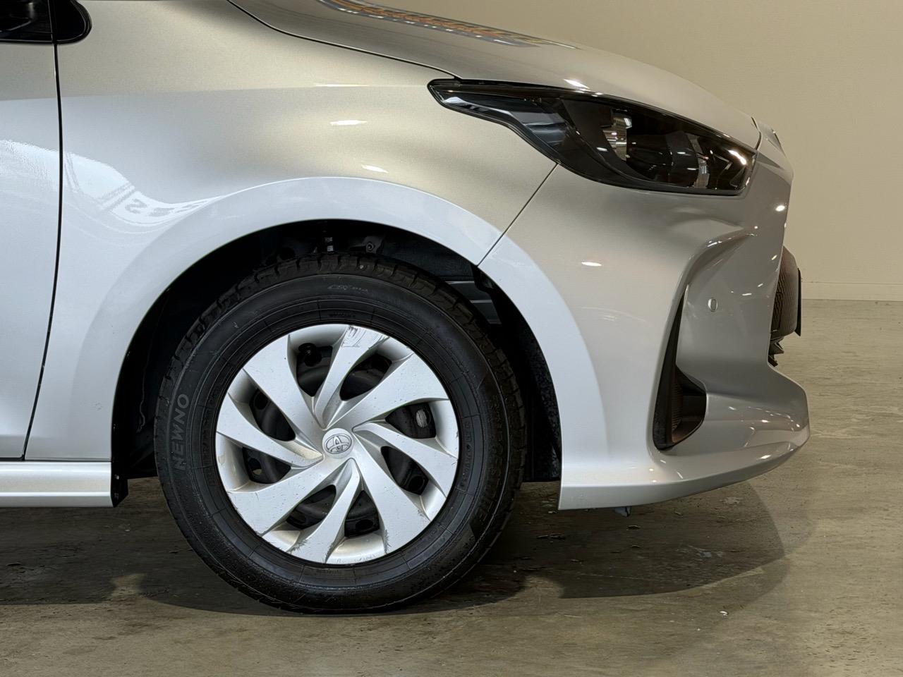 2021 Toyota Yaris Hybrid X Carousel 2