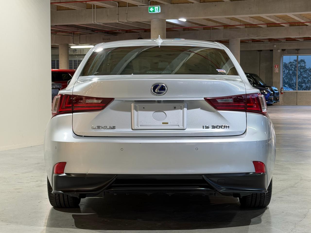 2013 Lexus IS 300h Version L Carousel 16