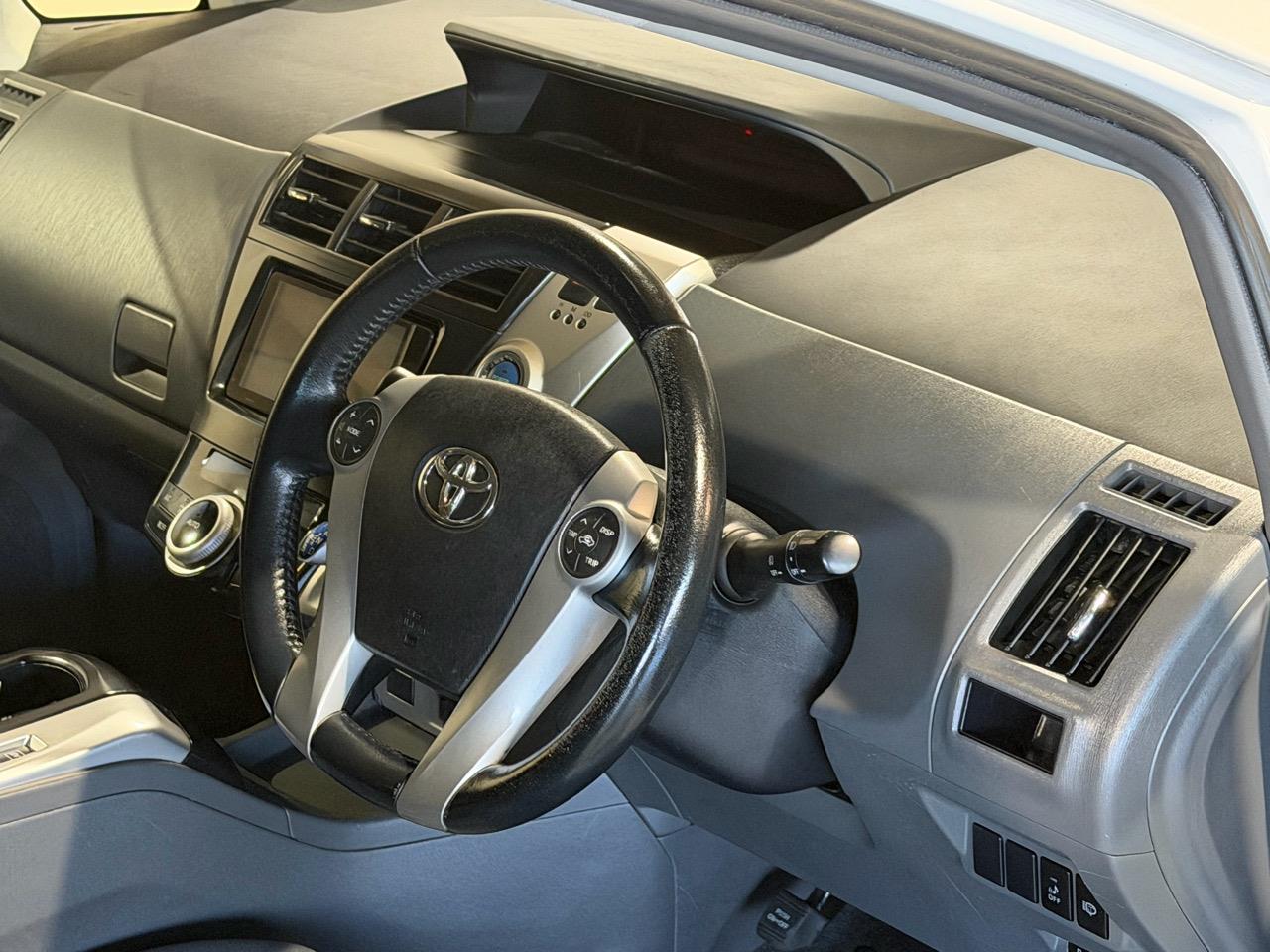 2013 Toyota Prius ALPHA S-TOURING Carousel 6