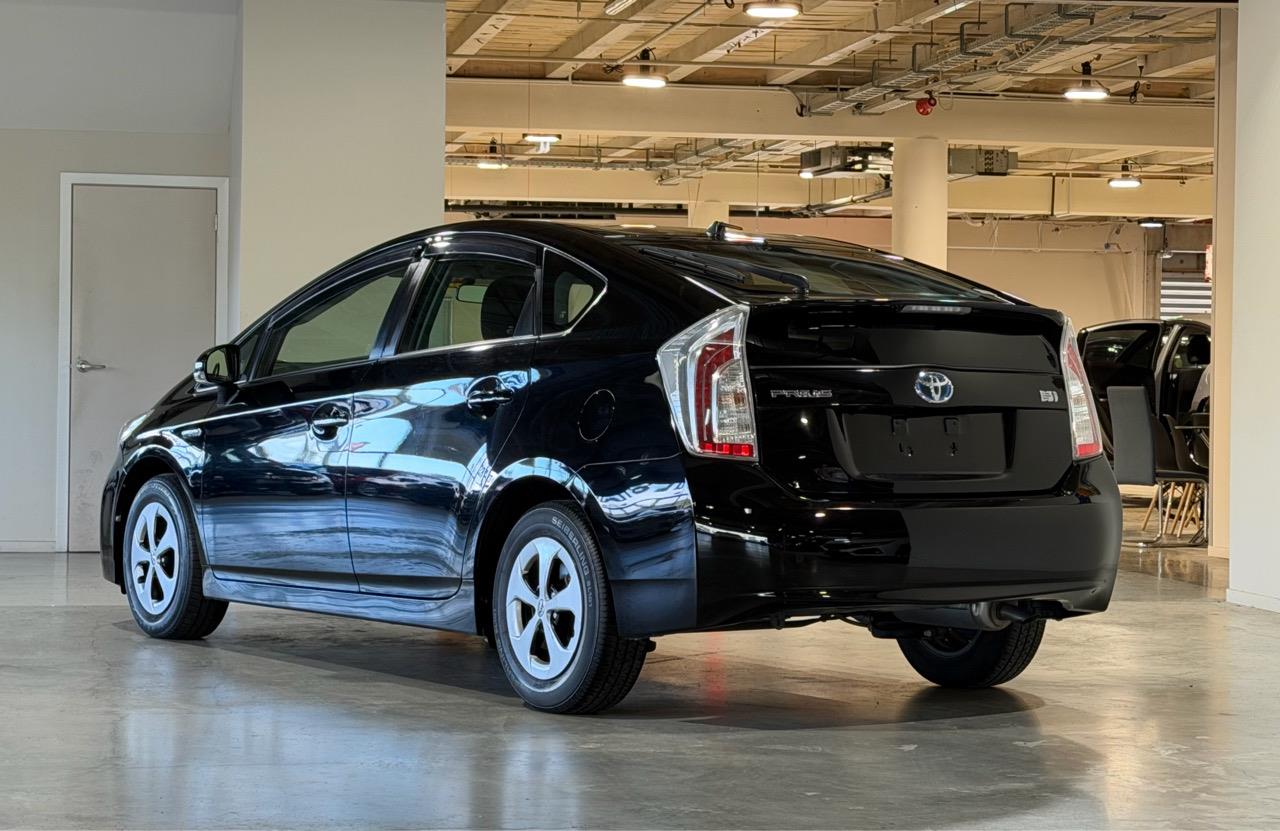 2015 Toyota Prius S -Grade Carousel 15