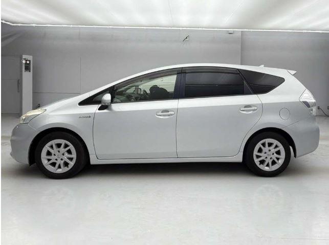 2012 Toyota Prius ALPHA G-GRADE Carousel 5