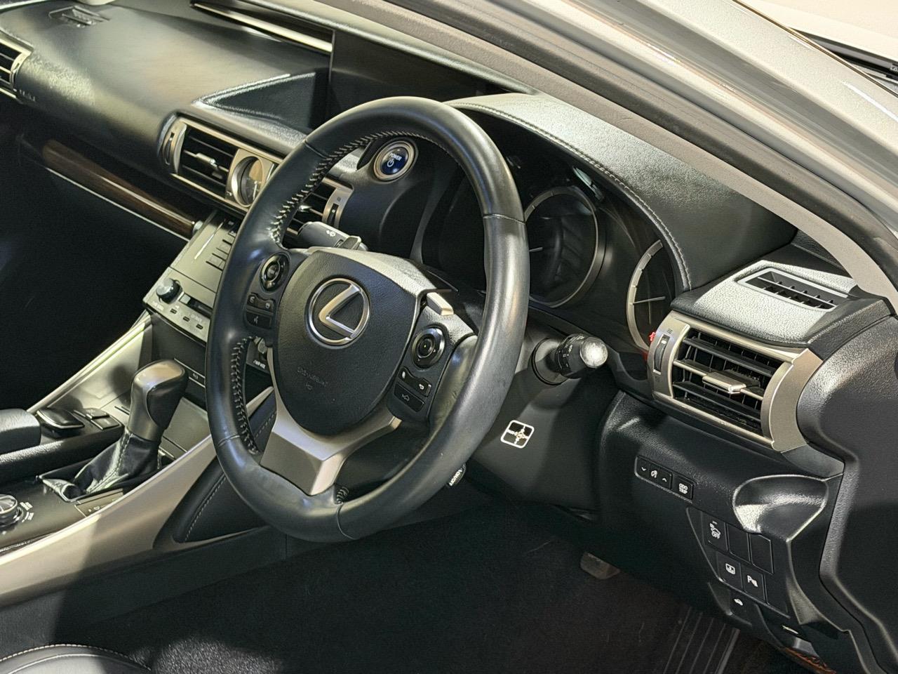 2013 Lexus IS 300h Version L Carousel 4