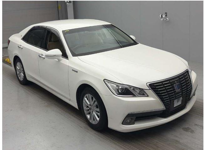 2013 Toyota Crown Hybrid Royal Saloon