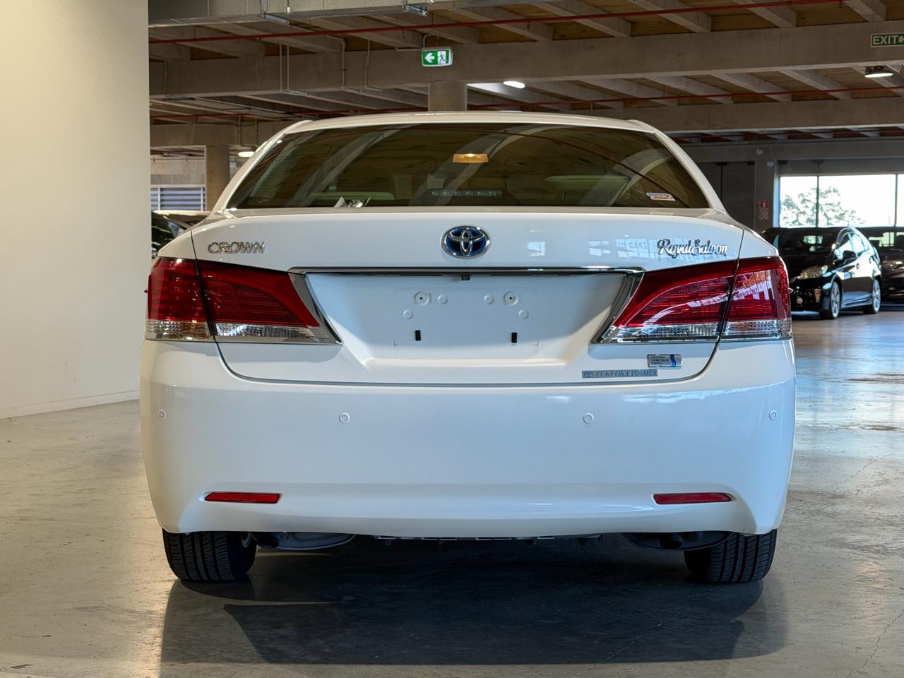 2013 Toyota Crown Hybrid Royal Saloon Carousel 16