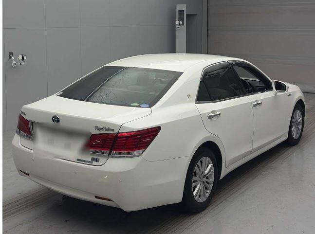 2013 Toyota Crown Hybrid Royal Saloon Collage 2