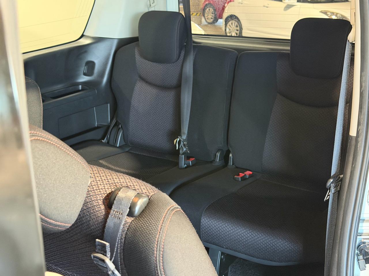 2013 Nissan Serena Highway Star S-Hybrid V Selection Carousel 5