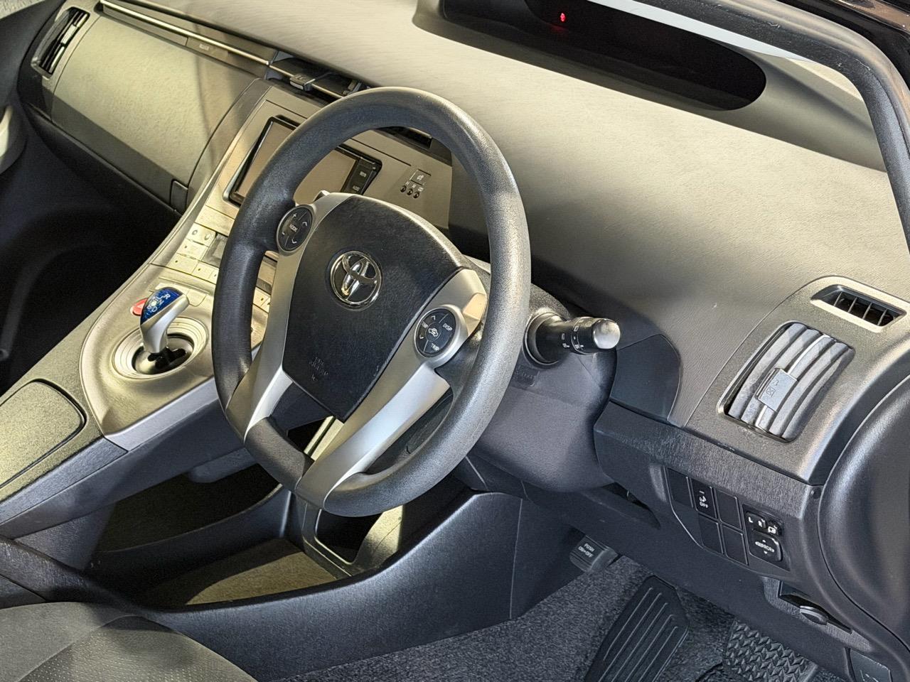 2015 Toyota Prius S -Grade Carousel 6