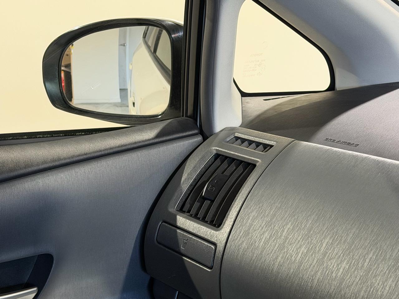 2013 Toyota Prius ALPHA S-TOURING Carousel 4