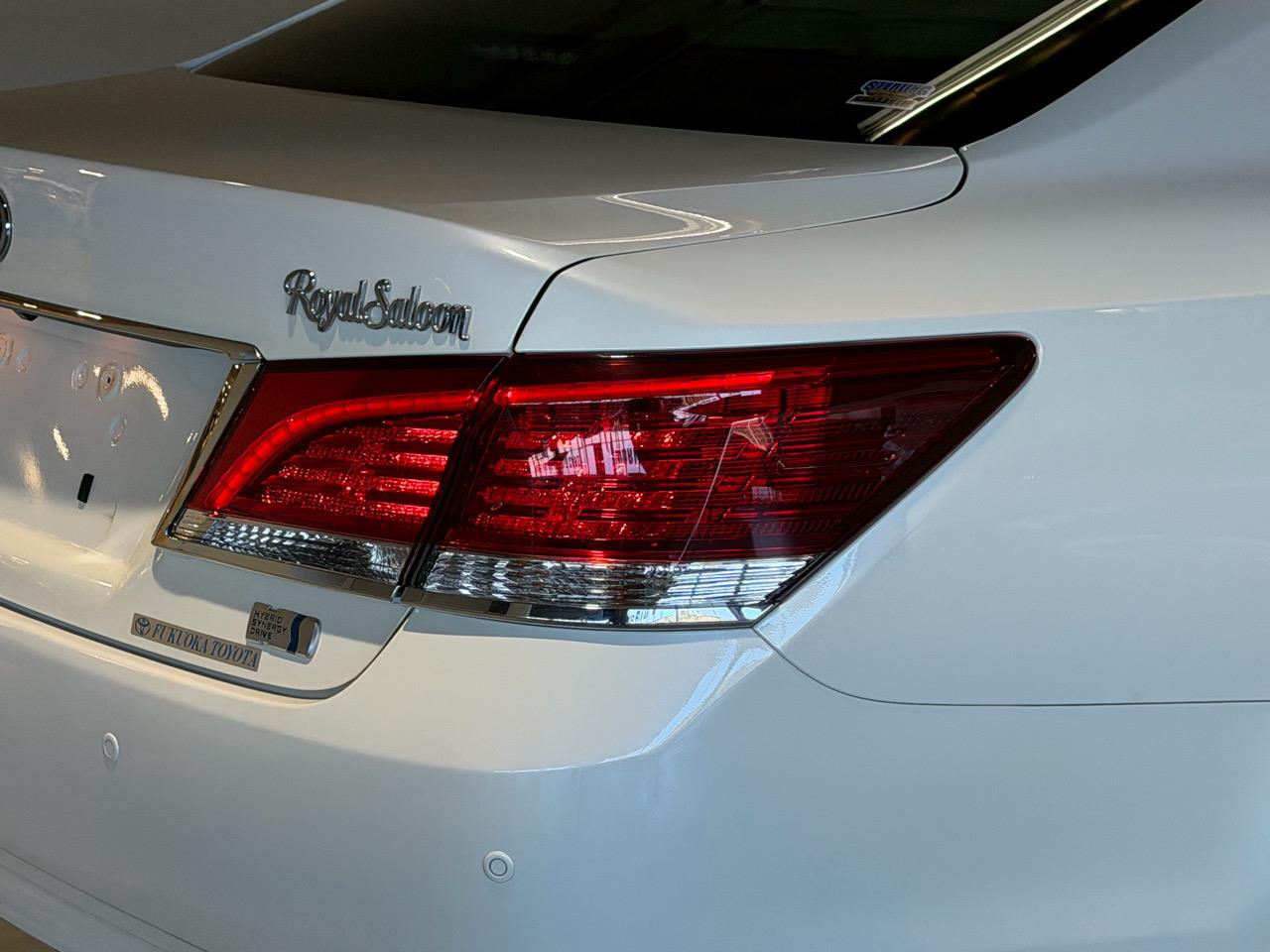 2013 Toyota Crown Hybrid Royal Saloon Carousel 18