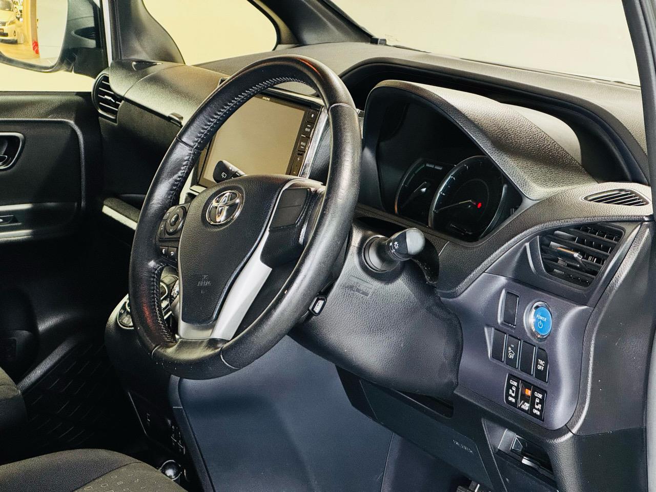 2014 Toyota Voxy Hybrid - V Grade Carousel 2
