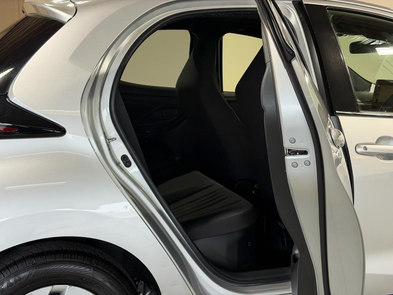 2021 Toyota Yaris Hybrid X Carousel 9