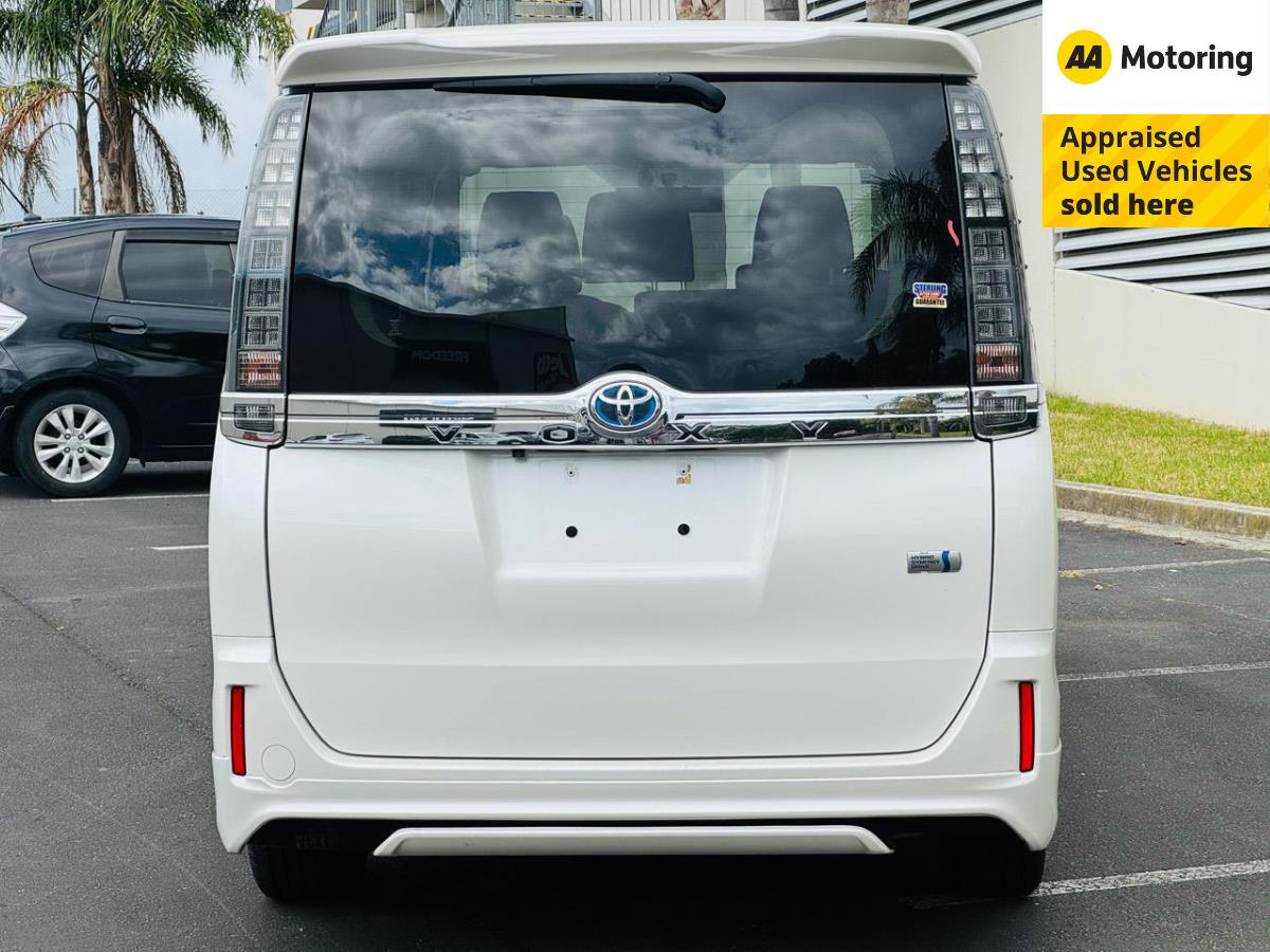 2014 Toyota Voxy Hybrid - V Grade Carousel 14