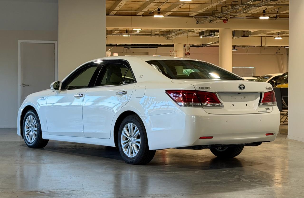 2013 Toyota Crown Hybrid Royal Saloon Carousel 15