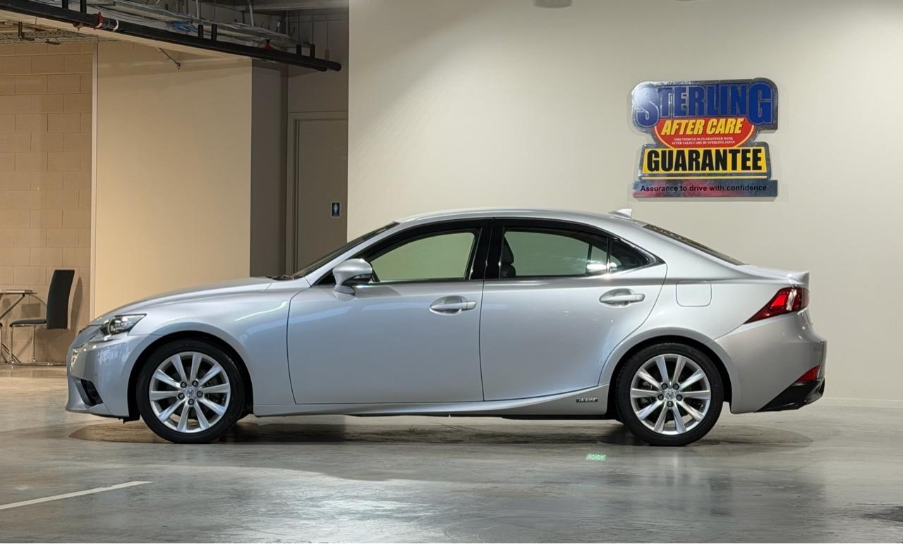 2013 Lexus IS 300h Version L Carousel 13