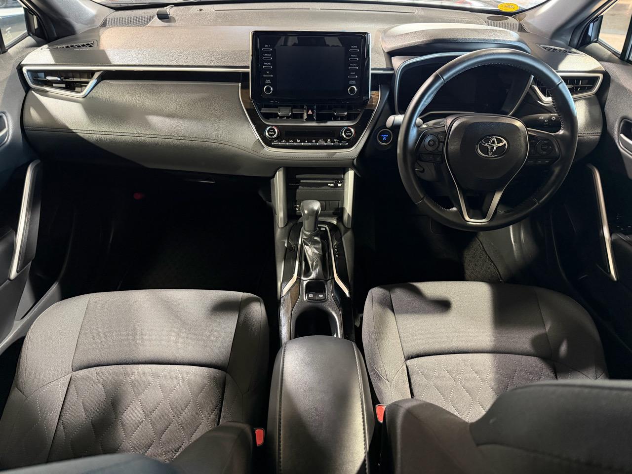 2022 Toyota Corolla Cross HYBRID-S Carousel 3