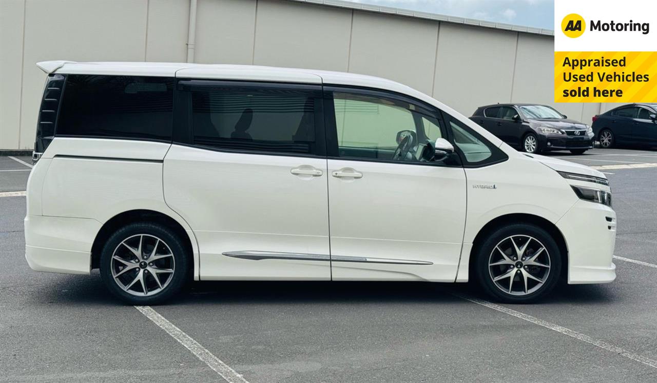 2014 Toyota Voxy Hybrid - V Grade Carousel 12