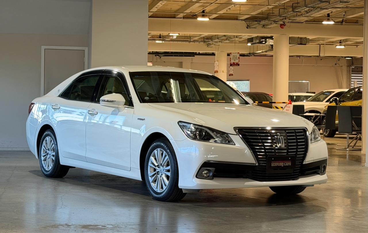 2013 Toyota Crown Hybrid Royal Saloon