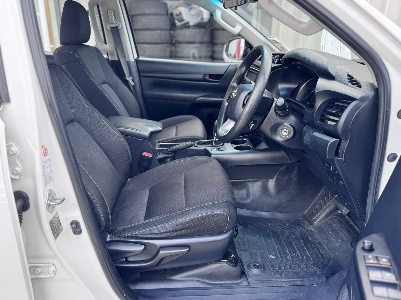 2019 Toyota HILUX SR TD DC 2.8DT/4WD Carousel 9