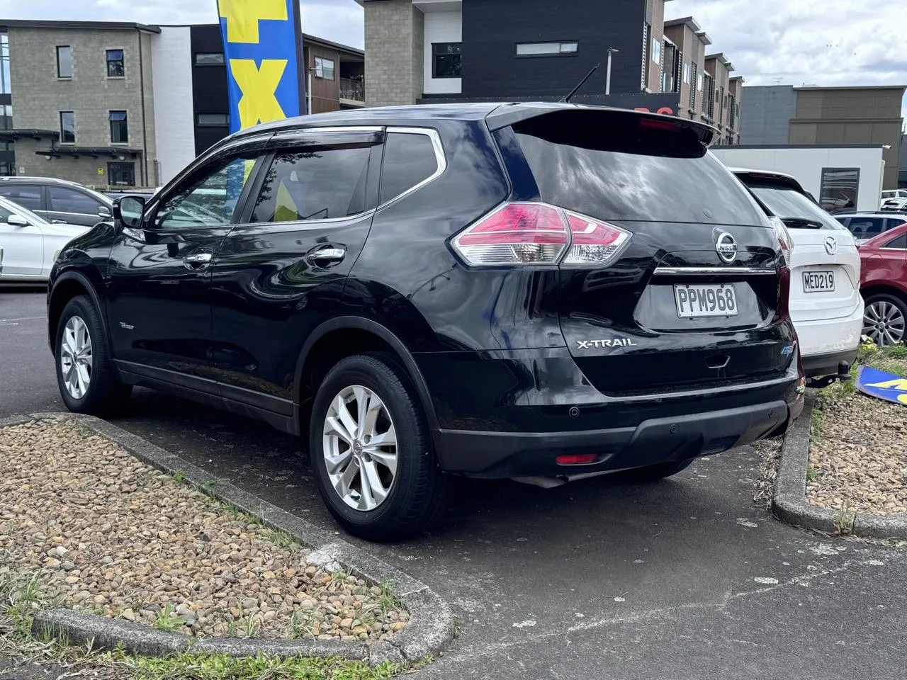 2015 Nissan X-TRAIL HYBRID Carousel 3