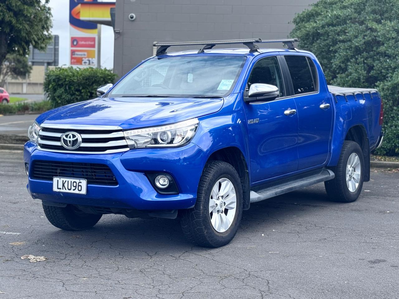2018 Toyota HILUX SR5 TD DC 2.8D/6AT/U Carousel 2